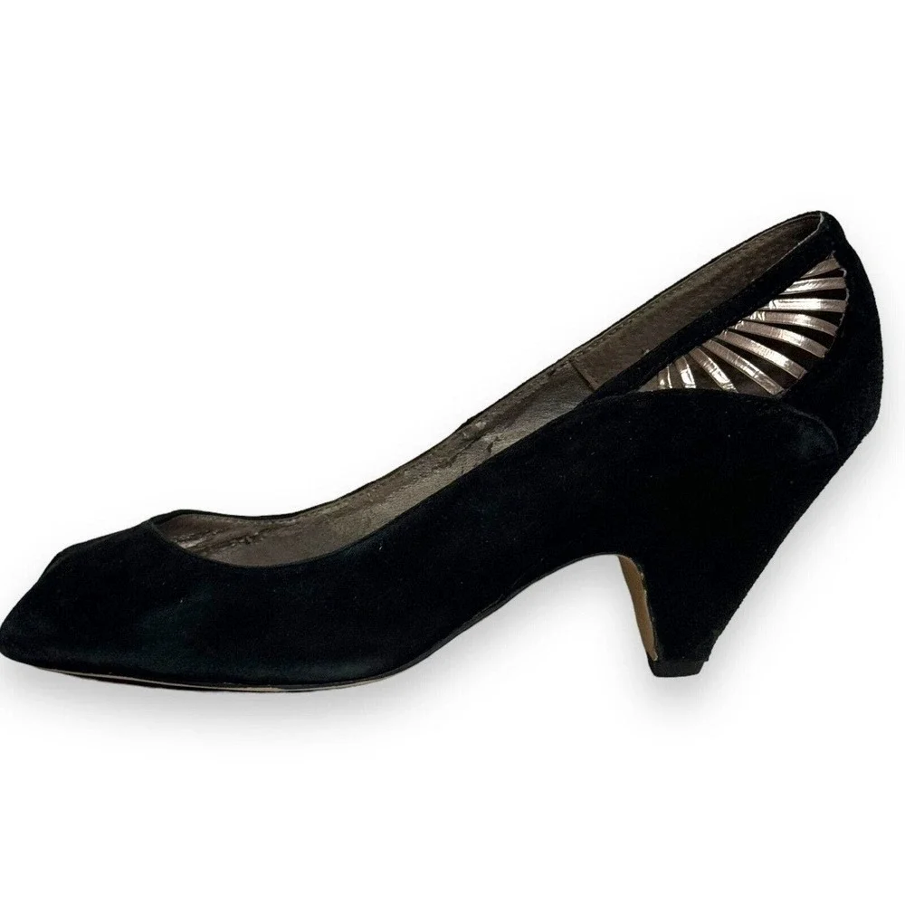 🍀 Seychelles Black Suede Pump Heels Cutout Mid Heel Peep Toe Slip On 10
